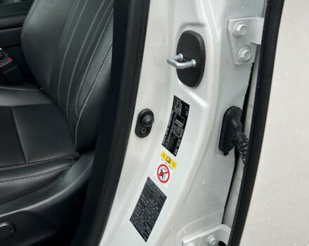 Белый Лексус РХ, объемом двигателя 2 л и пробегом 68 тыс. км за 29700 $, фото 19 на Automoto.ua