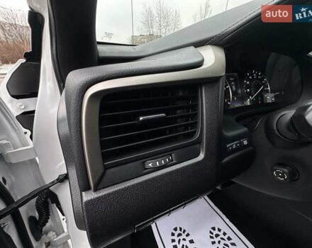 Белый Лексус РХ, объемом двигателя 3.5 л и пробегом 143 тыс. км за 33500 $, фото 104 на Automoto.ua