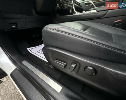 Белый Лексус РХ, объемом двигателя 3.5 л и пробегом 143 тыс. км за 33500 $, фото 101 на Automoto.ua