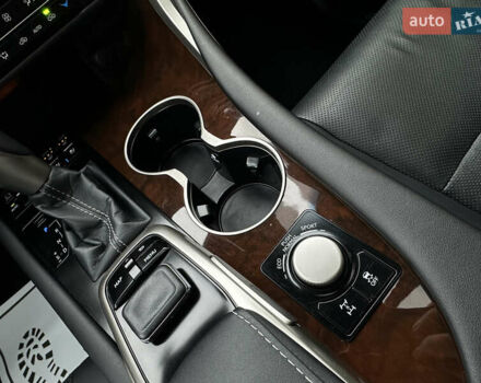 Белый Лексус РХ, объемом двигателя 3.5 л и пробегом 143 тыс. км за 33500 $, фото 131 на Automoto.ua