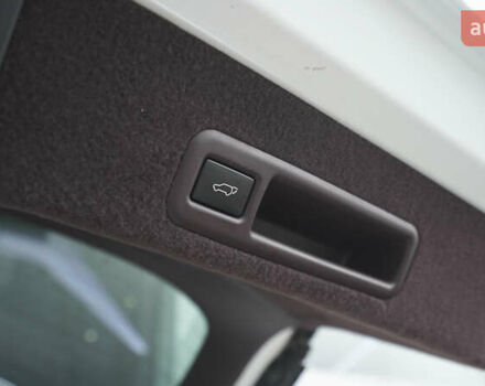 Белый Лексус РХ, объемом двигателя 2 л и пробегом 122 тыс. км за 31403 $, фото 10 на Automoto.ua