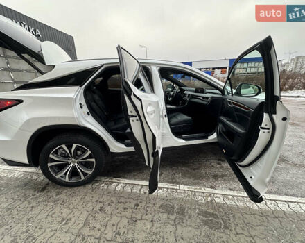 Белый Лексус РХ, объемом двигателя 3.5 л и пробегом 143 тыс. км за 33500 $, фото 142 на Automoto.ua