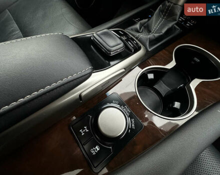 Белый Лексус РХ, объемом двигателя 3.5 л и пробегом 143 тыс. км за 33500 $, фото 158 на Automoto.ua