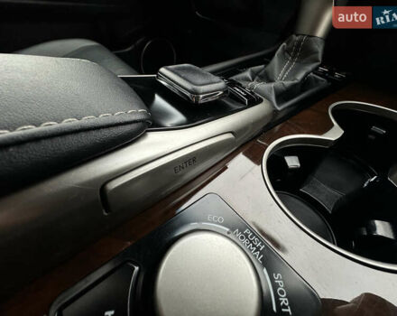 Белый Лексус РХ, объемом двигателя 3.5 л и пробегом 143 тыс. км за 33500 $, фото 159 на Automoto.ua