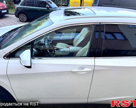 Белый Лексус РХ, объемом двигателя 2 л и пробегом 43 тыс. км за 56000 $, фото 4 на Automoto.ua