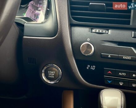 Білий Лексус РХ, об'ємом двигуна 2 л та пробігом 75 тис. км за 38000 $, фото 28 на Automoto.ua