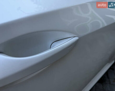 Белый Лексус РХ, объемом двигателя 2 л и пробегом 157 тыс. км за 33000 $, фото 44 на Automoto.ua