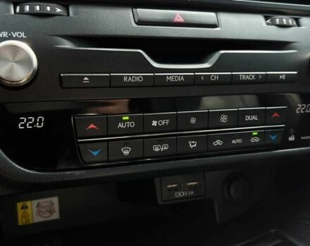 Білий Лексус РХ, об'ємом двигуна 2 л та пробігом 72 тис. км за 45900 $, фото 14 на Automoto.ua