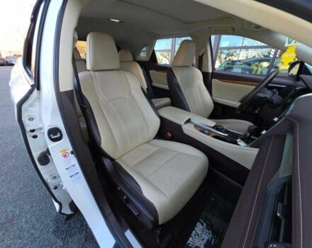 Белый Лексус РХ, объемом двигателя 0 л и пробегом 45 тыс. км за 28000 $, фото 3 на Automoto.ua