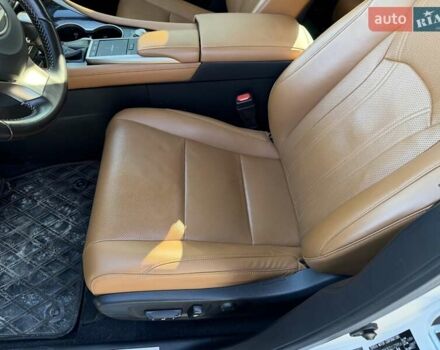 Белый Лексус РХ, объемом двигателя 2 л и пробегом 70 тыс. км за 41500 $, фото 8 на Automoto.ua