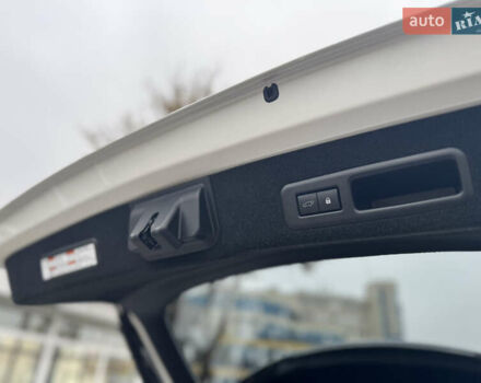 Белый Лексус РХ, объемом двигателя 2 л и пробегом 46 тыс. км за 46000 $, фото 32 на Automoto.ua