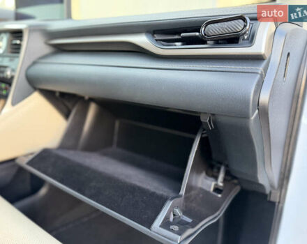 Белый Лексус РХ, объемом двигателя 3.5 л и пробегом 92 тыс. км за 37500 $, фото 75 на Automoto.ua