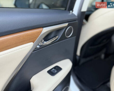 Белый Лексус РХ, объемом двигателя 3.5 л и пробегом 92 тыс. км за 37500 $, фото 59 на Automoto.ua