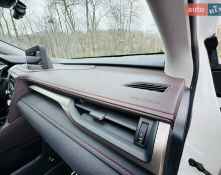 Белый Лексус РХ, объемом двигателя 3.46 л и пробегом 135 тыс. км за 44444 $, фото 18 на Automoto.ua