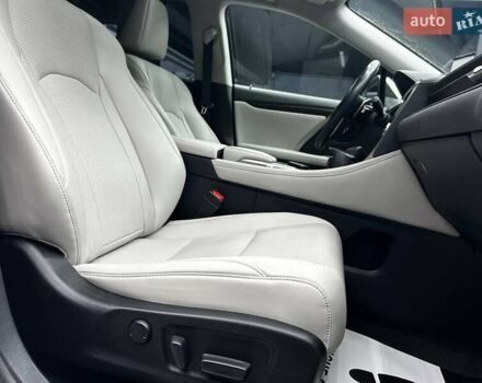 Лексус РХ 2020 в Черновцах на Automoto.ua Белый Лексус РХ, объемом двигателя 3.46 л и пробегом 80 тыс. км за 44000 $, фото 6 на Automoto.ua