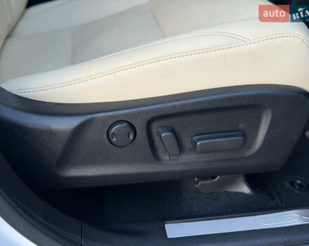 Белый Лексус РХ, объемом двигателя 3.5 л и пробегом 92 тыс. км за 37500 $, фото 78 на Automoto.ua