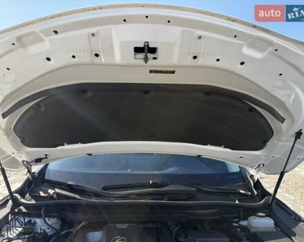 Белый Лексус РХ, объемом двигателя 2 л и пробегом 70 тыс. км за 41500 $, фото 31 на Automoto.ua