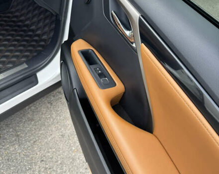 Белый Лексус РХ, объемом двигателя 2 л и пробегом 69 тыс. км за 46800 $, фото 27 на Automoto.ua