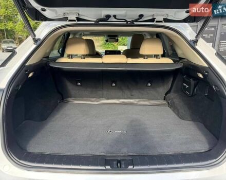 Лексус РХ 2021 в Днепре (Днепропетровске) на Automoto.ua Белый Лексус РХ, объемом двигателя 3.5 л и пробегом 70 тыс. км за 45000 $, фото 7 на Automoto.ua