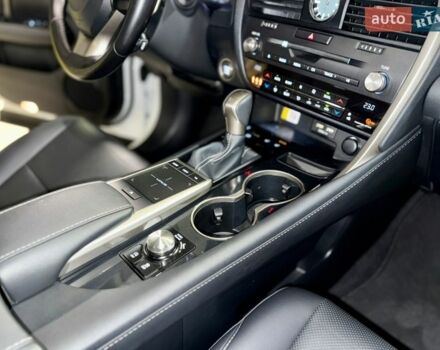 Білий Лексус РХ, об'ємом двигуна 2 л та пробігом 69 тис. км за 43500 $, фото 38 на Automoto.ua