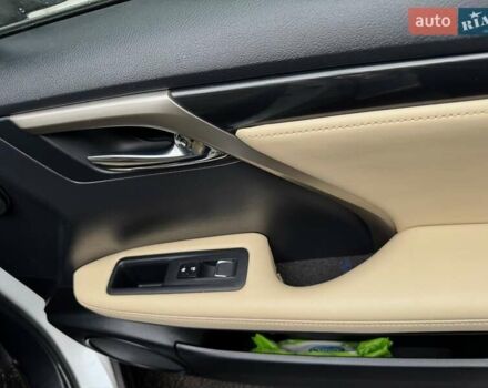 Білий Лексус РХ, об'ємом двигуна 2 л та пробігом 56 тис. км за 46700 $, фото 16 на Automoto.ua