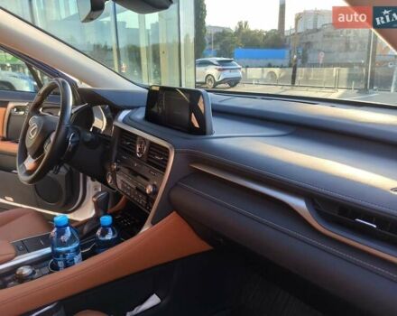 Білий Лексус РХ, об'ємом двигуна 2 л та пробігом 19 тис. км за 52500 $, фото 3 на Automoto.ua