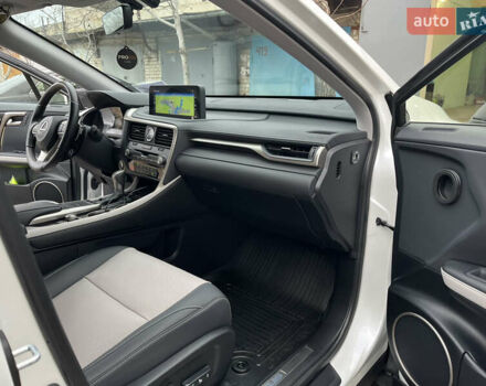 Белый Лексус РХ, объемом двигателя 2 л и пробегом 27 тыс. км за 55000 $, фото 15 на Automoto.ua