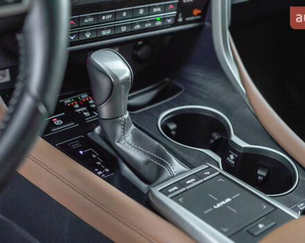 Білий Лексус РХ, об'ємом двигуна 2 л та пробігом 33 тис. км за 48299 $, фото 32 на Automoto.ua