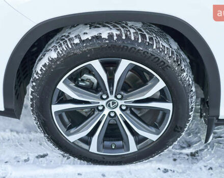 Білий Лексус РХ, об'ємом двигуна 2 л та пробігом 33 тис. км за 48299 $, фото 11 на Automoto.ua