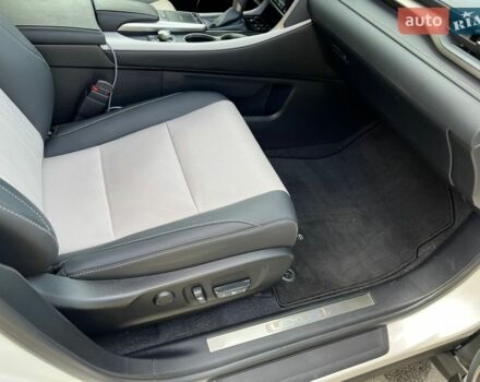 Белый Лексус РХ, объемом двигателя 2 л и пробегом 31 тыс. км за 53900 $, фото 14 на Automoto.ua