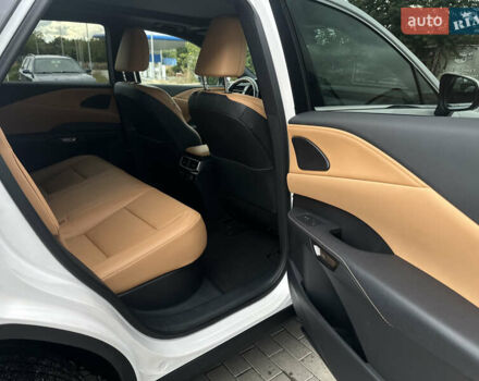 Білий Лексус РХ, об'ємом двигуна 2.4 л та пробігом 15 тис. км за 61500 $, фото 11 на Automoto.ua