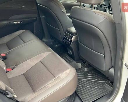 Белый Лексус РХ, объемом двигателя 2.5 л и пробегом 10 тыс. км за 99000 $, фото 6 на Automoto.ua