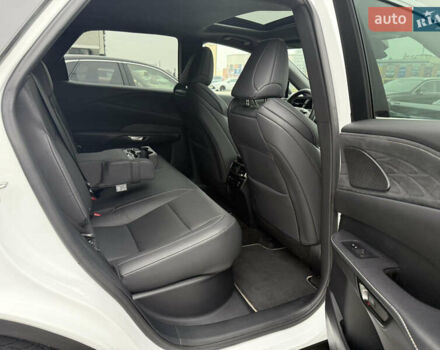 Белый Лексус РХ, объемом двигателя 2.4 л и пробегом 2 тыс. км за 65000 $, фото 19 на Automoto.ua