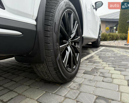 Белый Лексус РХ, объемом двигателя 2.4 л и пробегом 2 тыс. км за 65000 $, фото 12 на Automoto.ua