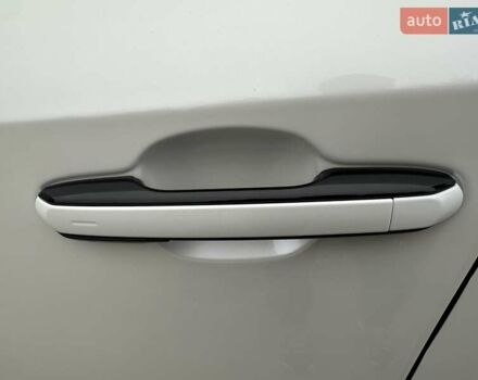 Білий Лексус РХ, об'ємом двигуна 2.5 л та пробігом 29 тис. км за 74500 $, фото 24 на Automoto.ua