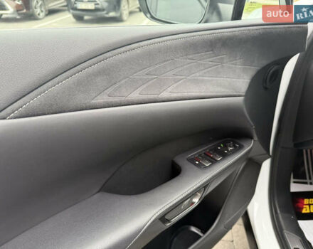 Белый Лексус РХ, объемом двигателя 2.4 л и пробегом 2 тыс. км за 65000 $, фото 18 на Automoto.ua