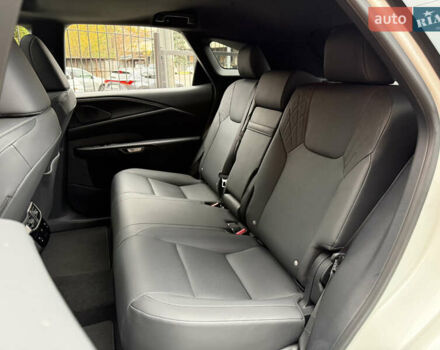 Лексус РХ 2023 у Києві на Automoto.ua Білий Лексус РХ, об'ємом двигуна 2.4 л та пробігом 2 тис. км за 57900 $, фото 10 на Automoto.ua