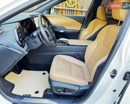 Лексус РХ 2023 в Трускавце на Automoto.ua Белый Лексус РХ, объемом двигателя 2.4 л и пробегом 66 тыс. км за 64800 $, фото 40 на Automoto.ua