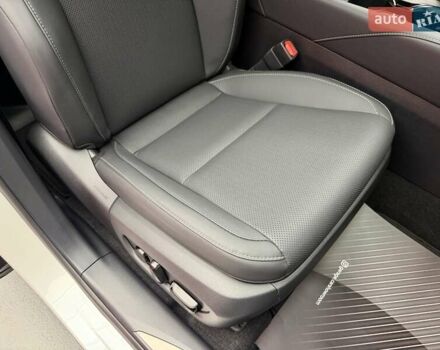 Білий Лексус РХ, об'ємом двигуна 2.4 л та пробігом 3 тис. км за 56900 $, фото 59 на Automoto.ua