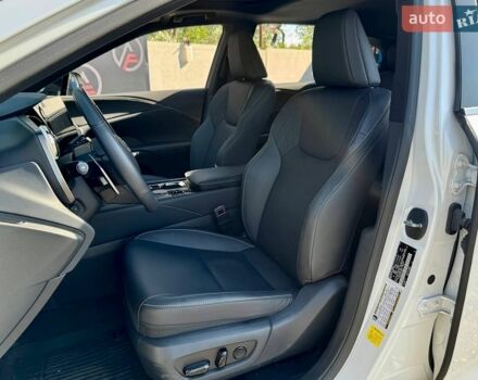 Білий Лексус РХ, об'ємом двигуна 2.5 л та пробігом 14 тис. км за 74990 $, фото 9 на Automoto.ua