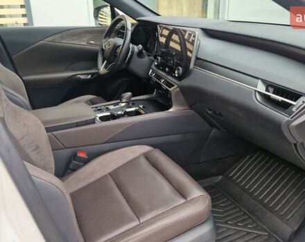 Белый Лексус РХ, объемом двигателя 2.5 л и пробегом 17 тыс. км за 81986 $, фото 5 на Automoto.ua