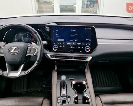 Белый Лексус РХ, объемом двигателя 2.5 л и пробегом 17 тыс. км за 81986 $, фото 7 на Automoto.ua