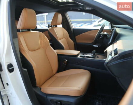 Белый Лексус РХ, объемом двигателя 2.5 л и пробегом 1 тыс. км за 77000 $, фото 12 на Automoto.ua