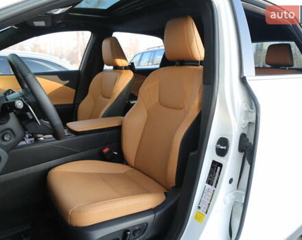 Белый Лексус РХ, объемом двигателя 2.5 л и пробегом 1 тыс. км за 77000 $, фото 8 на Automoto.ua