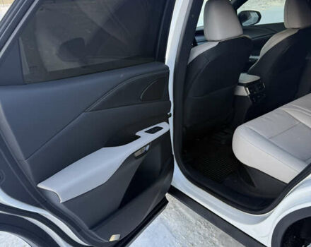 Белый Лексус РХ, объемом двигателя 2.5 л и пробегом 7 тыс. км за 77000 $, фото 11 на Automoto.ua