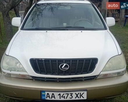 Белый Лексус РХ, объемом двигателя 3 л и пробегом 300 тыс. км за 2800 $, фото 1 на Automoto.ua