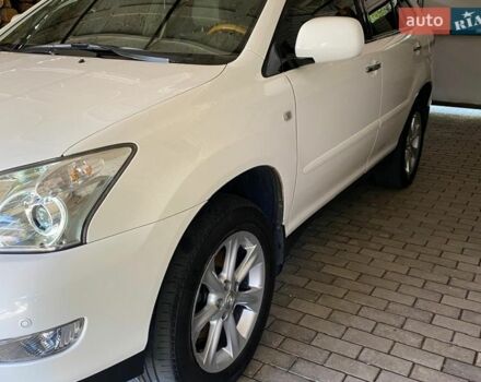 Белый Лексус РХ, объемом двигателя 3.5 л и пробегом 111 тыс. км за 15000 $, фото 1 на Automoto.ua