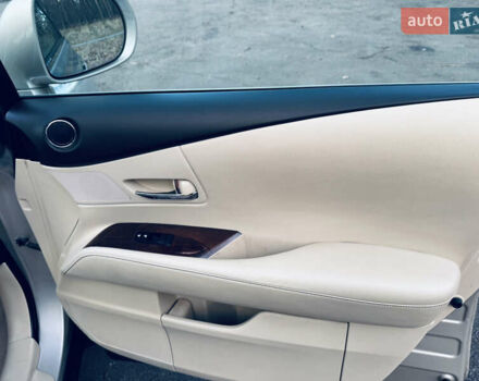 Бежевый Лексус РХ, объемом двигателя 3.5 л и пробегом 167 тыс. км за 19000 $, фото 13 на Automoto.ua