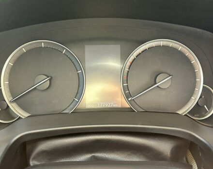 Бежевий Лексус РХ, об'ємом двигуна 2 л та пробігом 178 тис. км за 31000 $, фото 17 на Automoto.ua