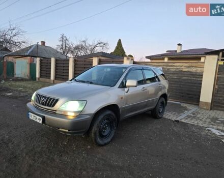 Бежевый Лексус РХ, объемом двигателя 3 л и пробегом 300 тыс. км за 4500 $, фото 1 на Automoto.ua